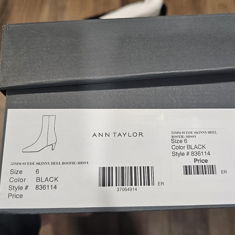 Ann Taylor Black Suede Skinny Heel Bootie Missy | Size 6 | New With Tags - Picture 5 of 6